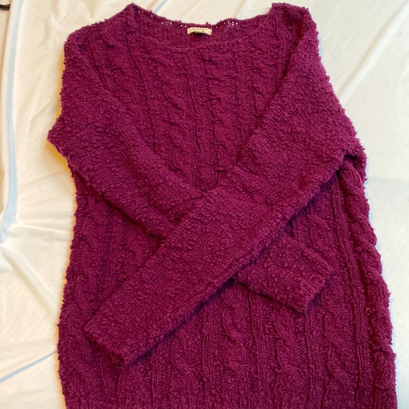 Maroon sweater